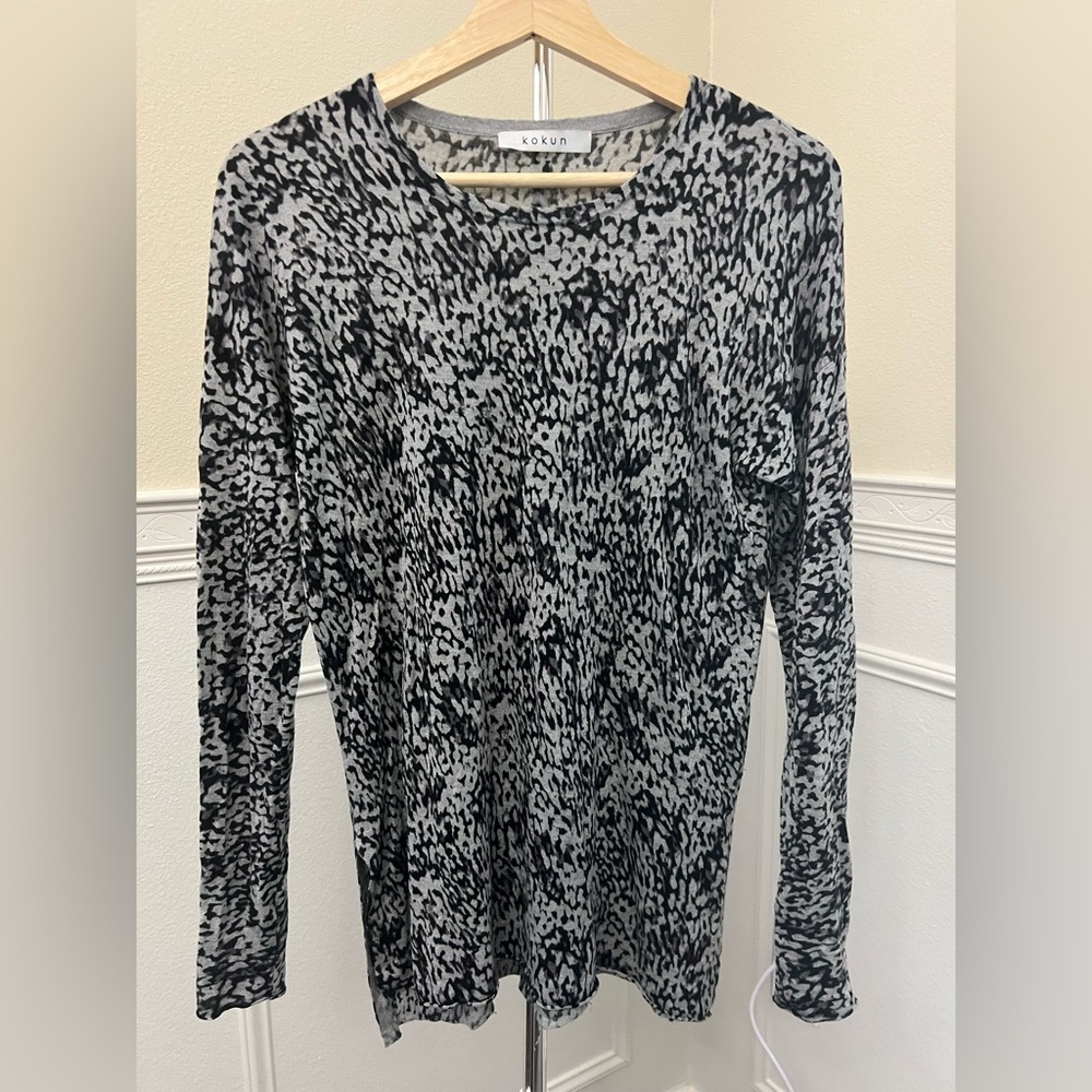 Kokun Bamboo Cashmere Gray Animal Print Lightweight Sweater - Size Medium